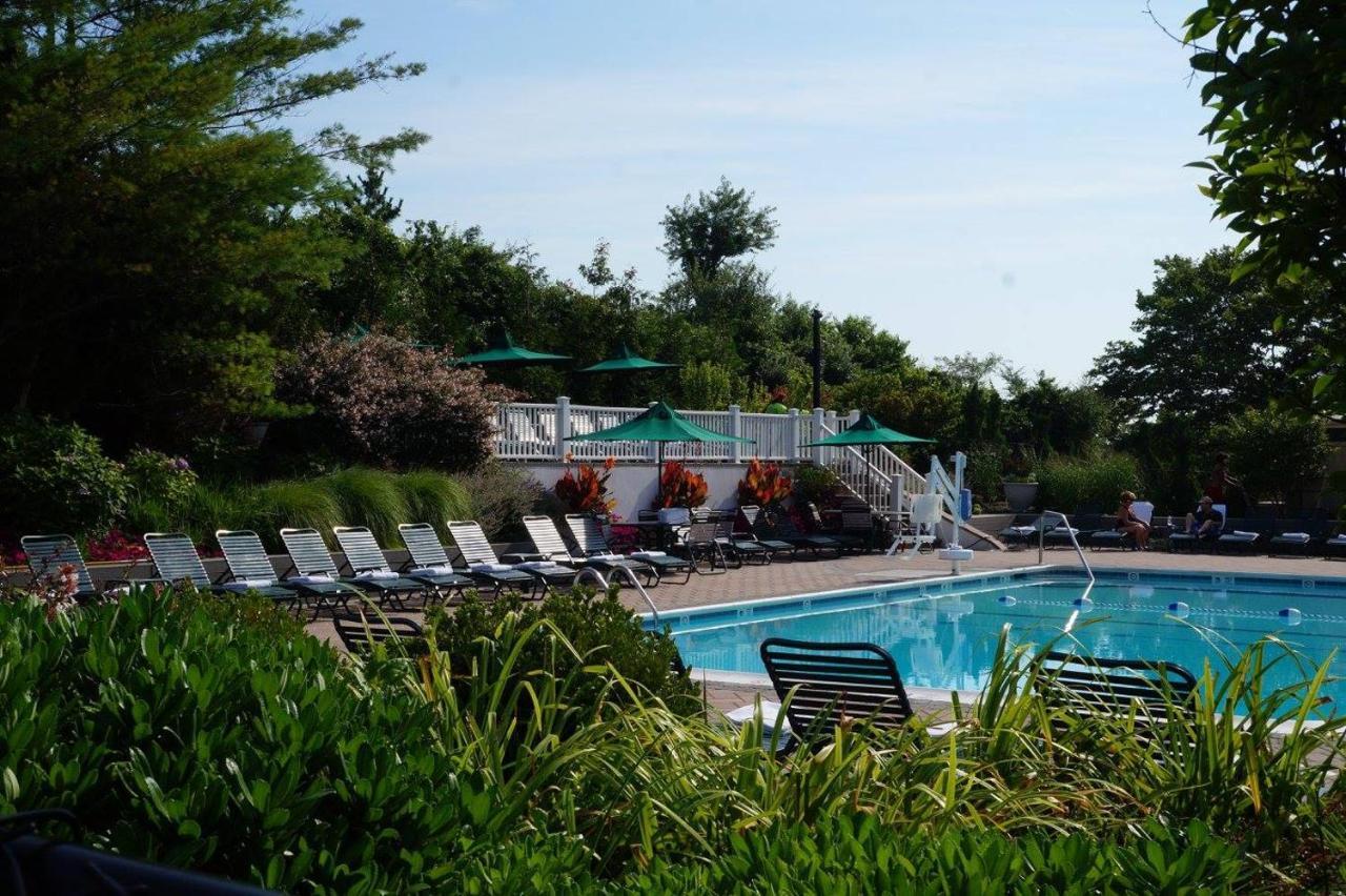 Montauk Manor Hotell Eksteriør bilde The pool at the Ocean House
