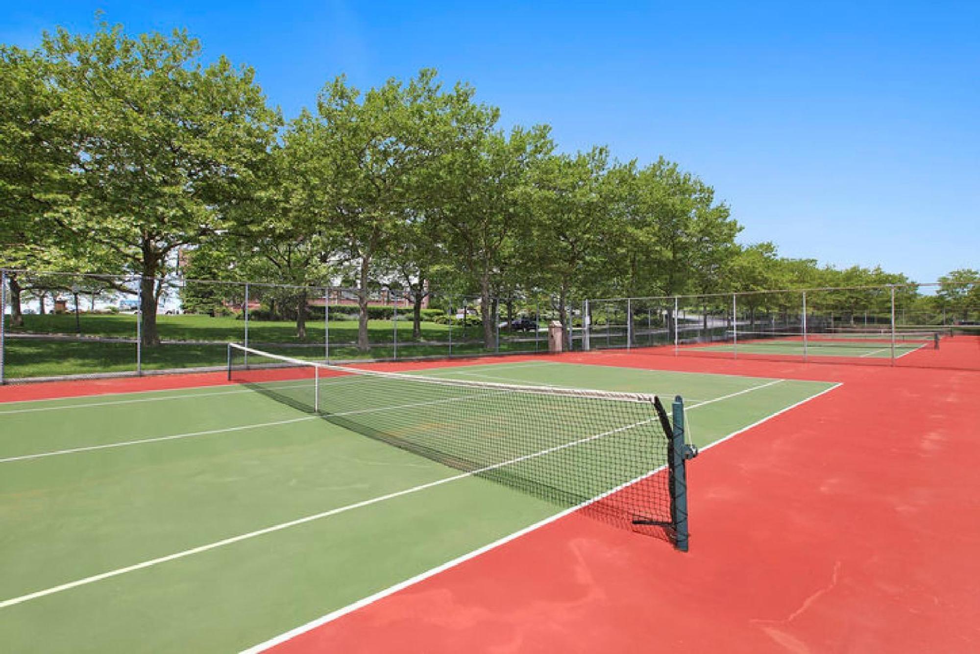 Montauk Manor Hotell Eksteriør bilde Tennis courts at the club