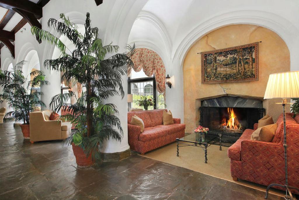 Montauk Manor Hotell Eksteriør bilde The lobby at the Hotel del Luna