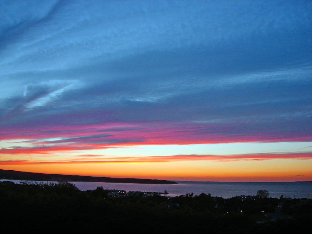 Montauk Manor Hotell Eksteriør bilde Sunset over the Gulf of Riga