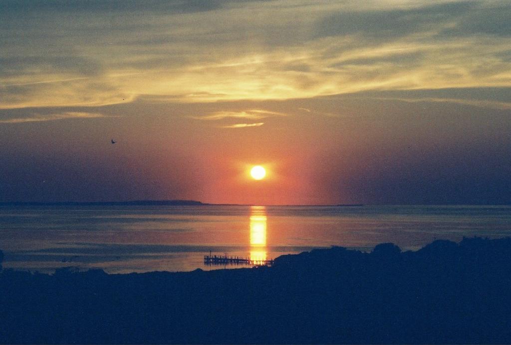 Montauk Manor Hotell Eksteriør bilde Sunset over the Gulf of Riga